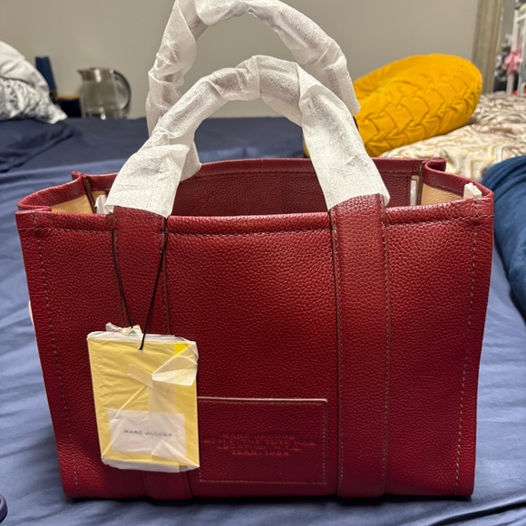 THE LEATHER MEDIUM TOTE BAG - Picture 2 of 8